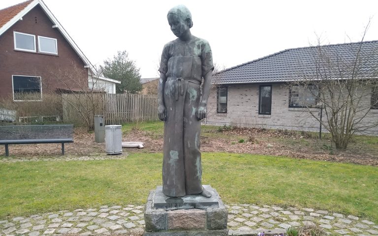 skrydstruppigen statue