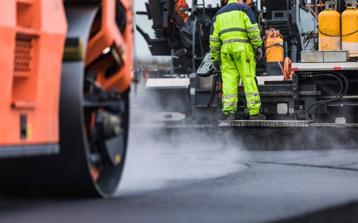 Trafikanterne kan se frem til en bedre køreoplevelse, når asfaltarbejdet er afsluttet. Foto: Vejdirektoratet