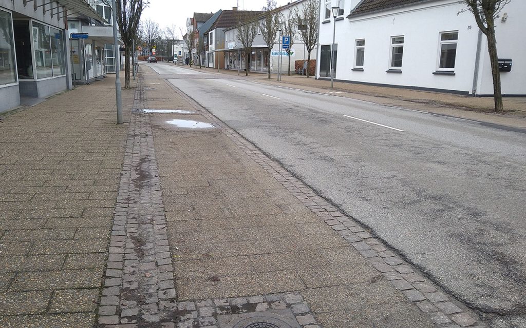 Vestergade hvor fliser erstattes af asfalt - Foto: René Holm