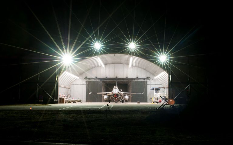 F-16 i hangar - Arkivfoto: René Holm