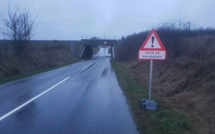 Vand under jernbanen på Kestrupvej - Foto: Haderlev Kommune