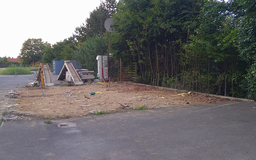 Taxabygning på Vojens Station er fjernet - Foto: René Holm